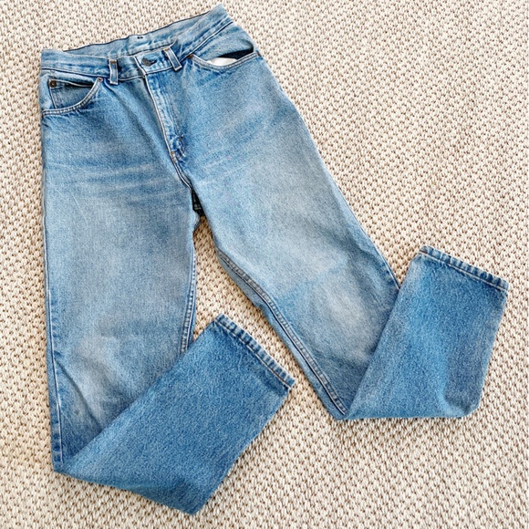 Vintage Levi’s Straight Tapered Leg Jeans – Women’s Size 26 Mom Fit - Picture 3 of 7